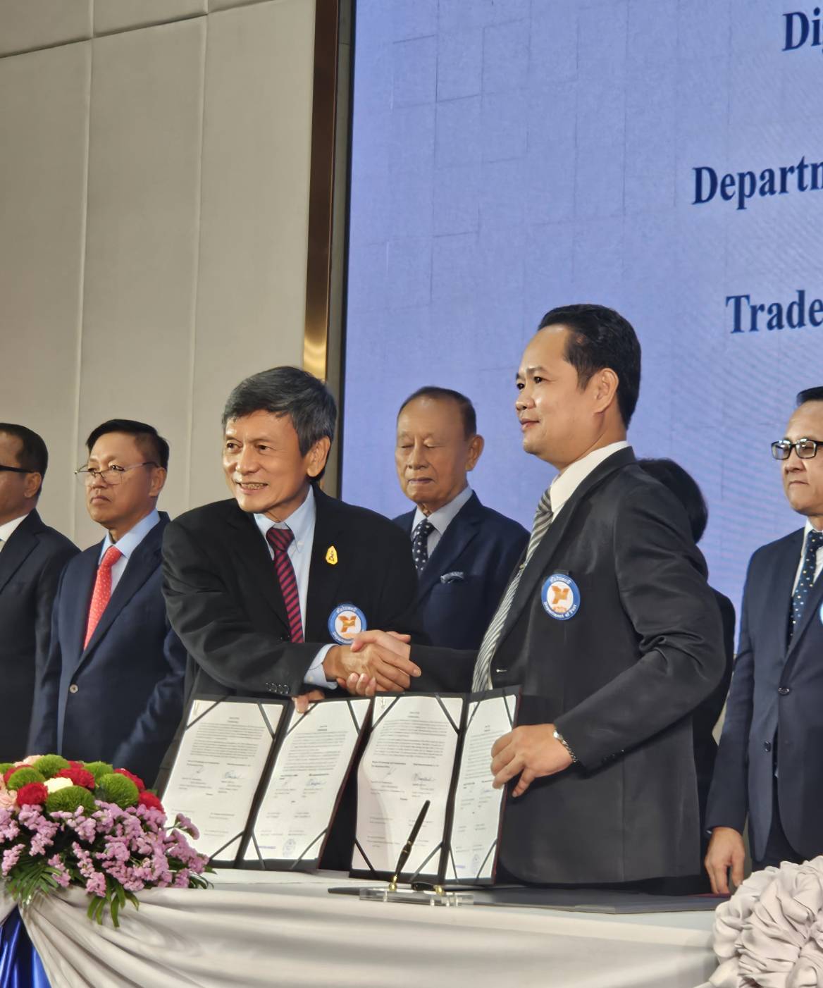 Signing Ceremony Memorandum of Agreement (MOA) between Department of Post Ministry of Technology and Communications, Lao PDR and Trade Siam International
